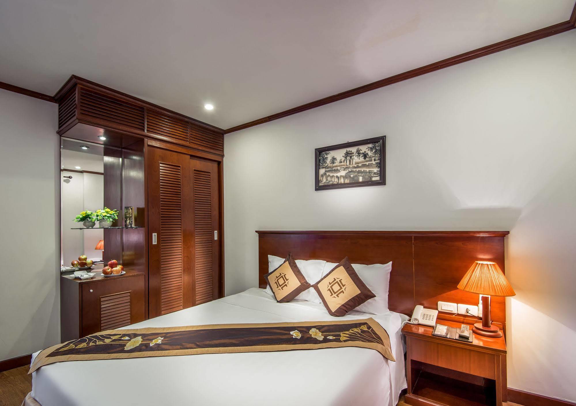 May De Ville Legend Hotel ハノイ市 エクステリア 写真